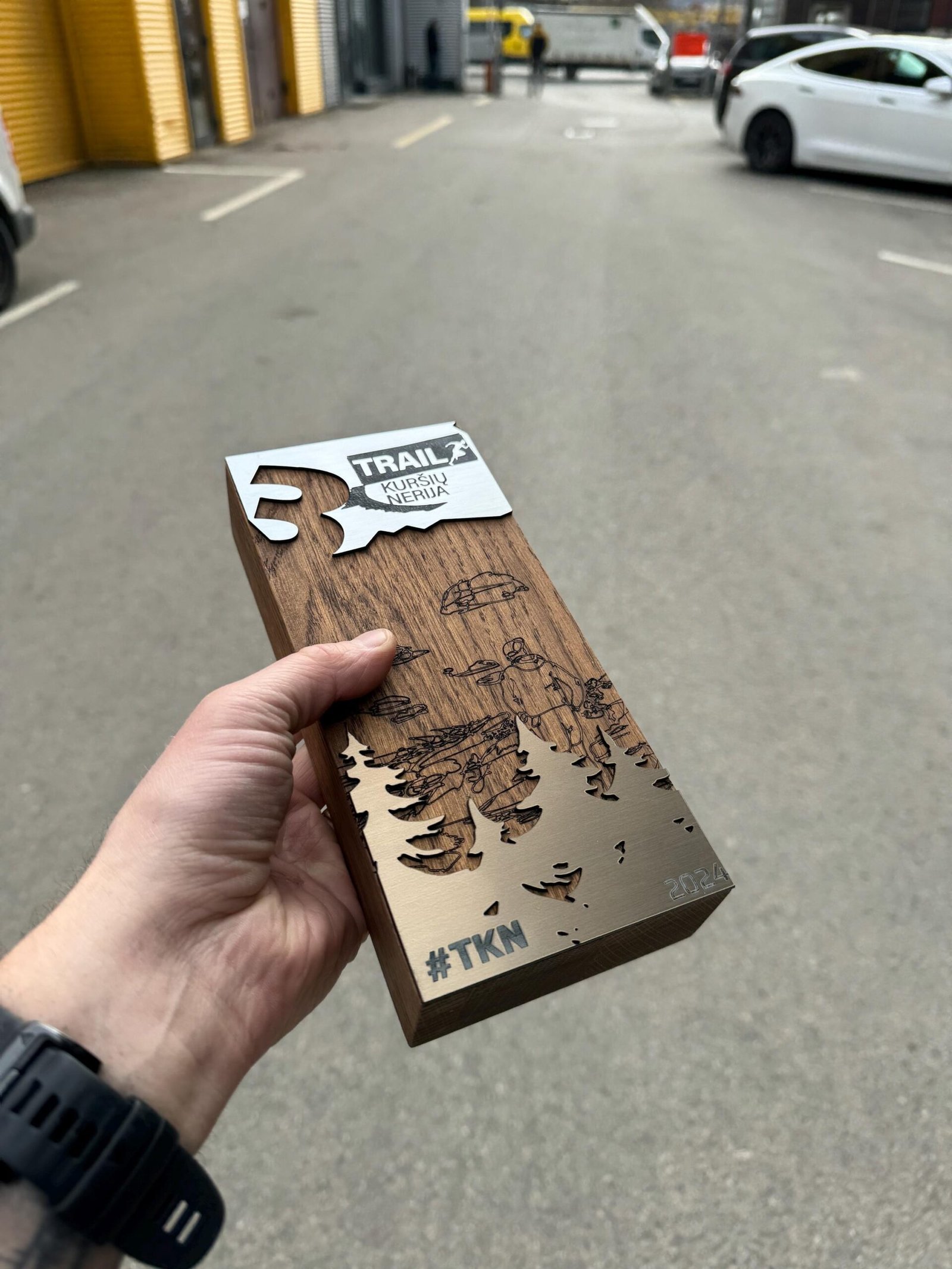 Trail Custom Trophy A027 - Image 5