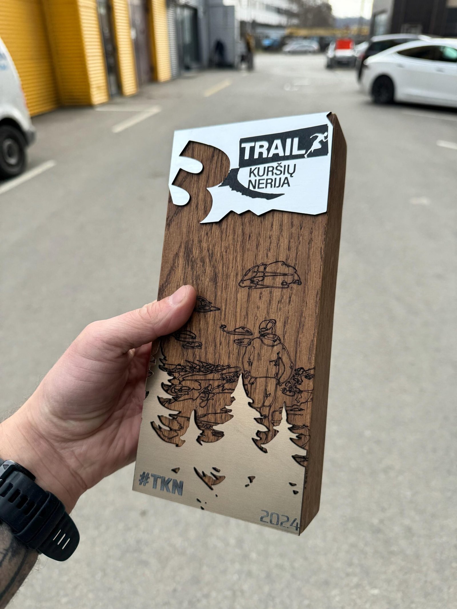 Trail Custom Trophy A027 - Image 4